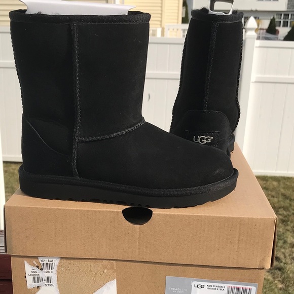 UGG Classic Short II - Picture 2 of 7